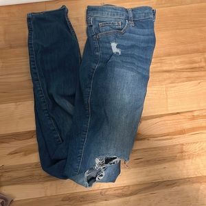 Hollister size 9R (W 20 L 30) distressed jeans